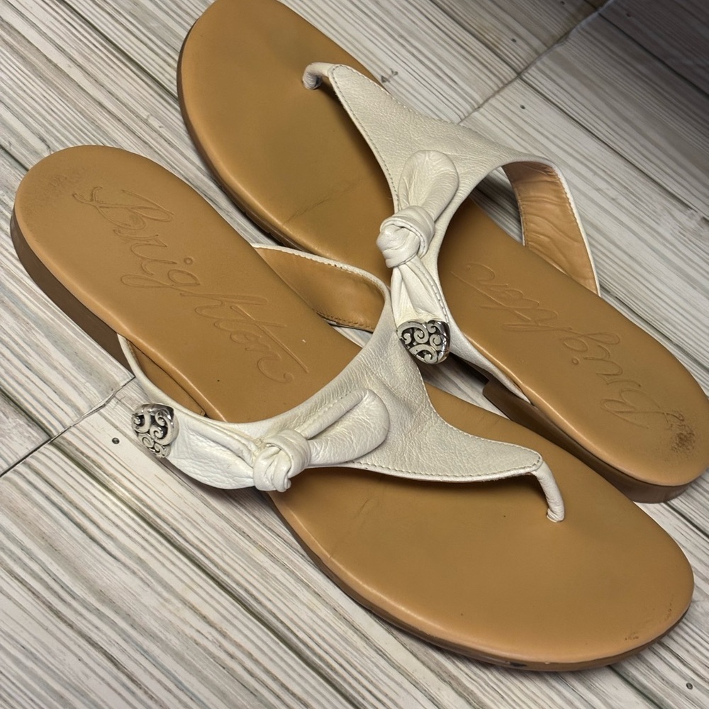 Brighton White Chloe Thong Sandals Silver Heart / Bows on Sides Women’s Sz 7